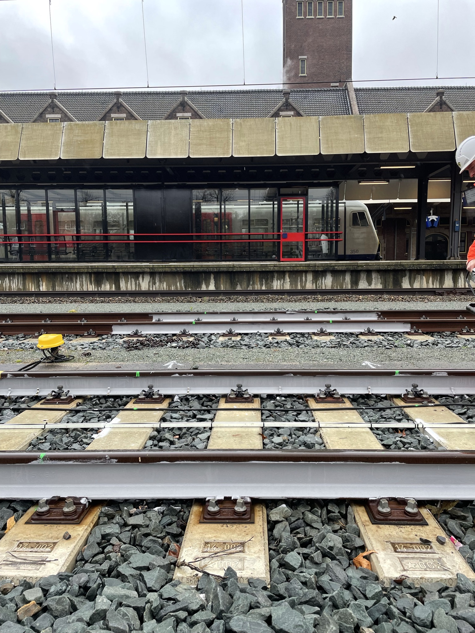 Gecoate spoorstaven t.b.v. extra spoorovergangen op station Maastricht